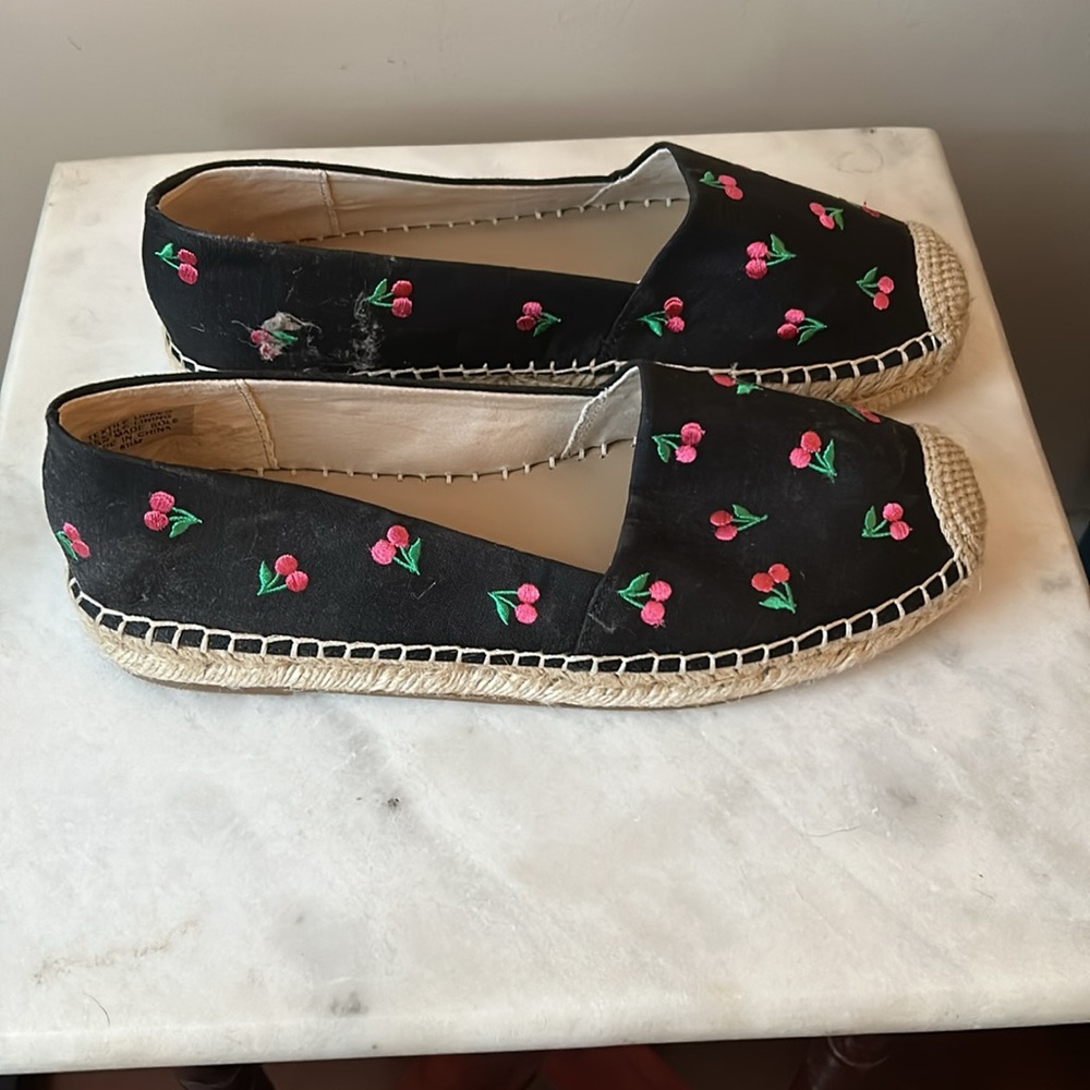 Ann Taylor cherry print espadrilles, size 8 1/2, new in box - Picture 2 of 14